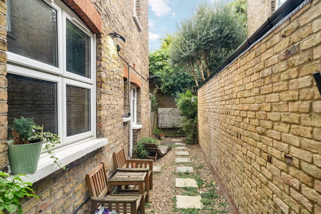 Property photo 3 of 13