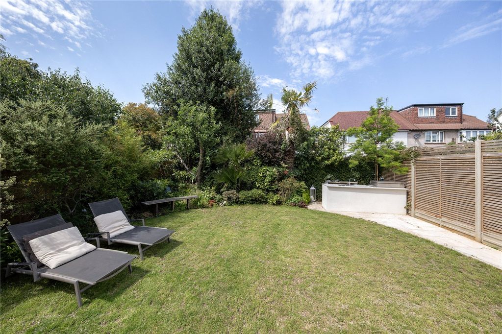 Property photo 2 of 18 Picture No. 22