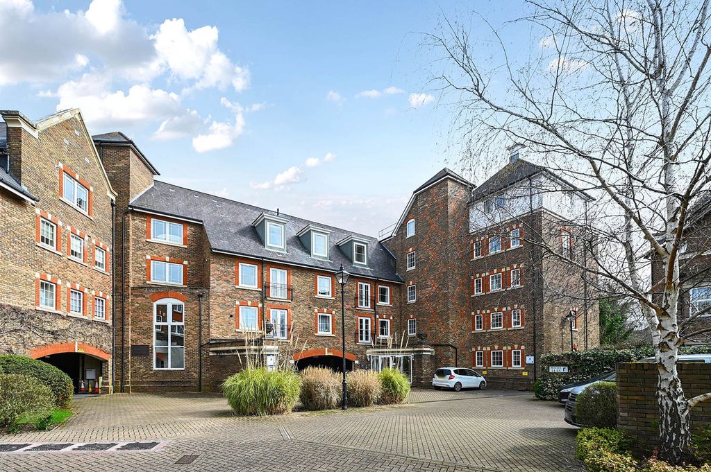 Property photo 2 of 25