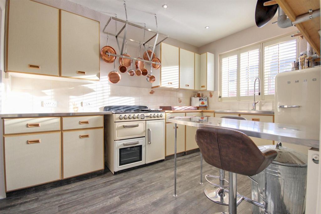 Property photo 3 of 11 3 Kitchen.Jpg