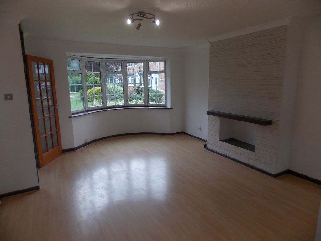 Property photo 3 of 10 Keynsham Oaktree Walk 13 Living Area (2)