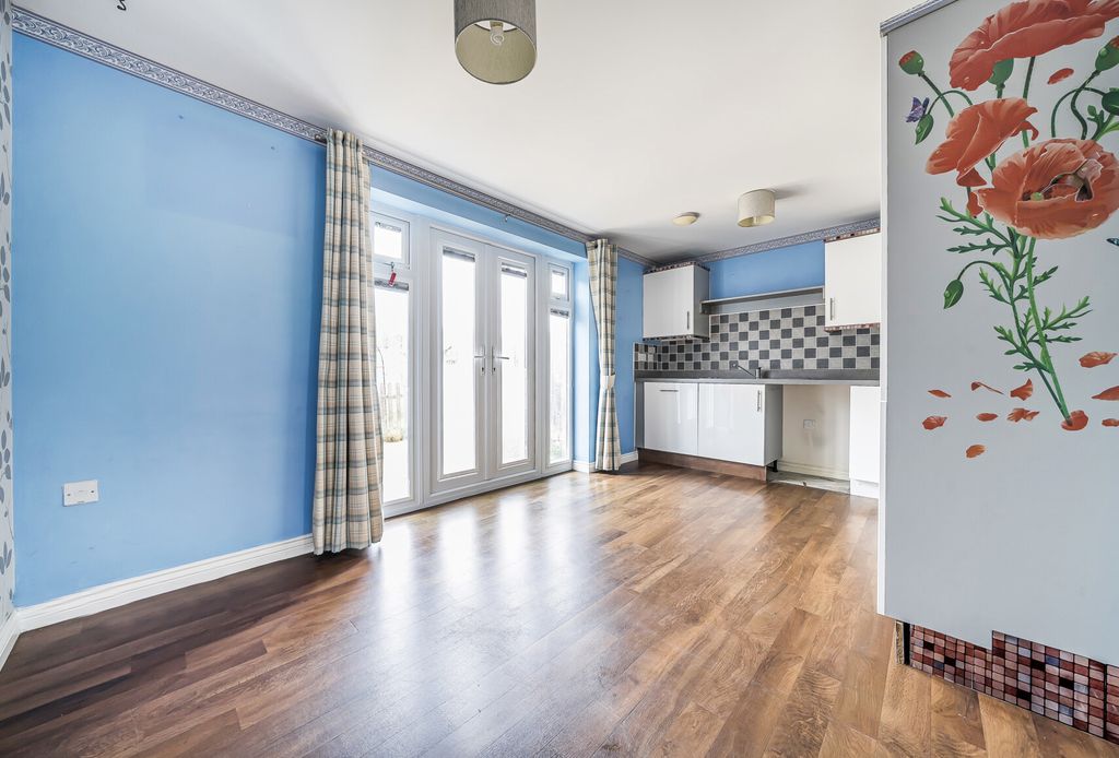 Property photo 2 of 13 1354623-17-68Cad0...