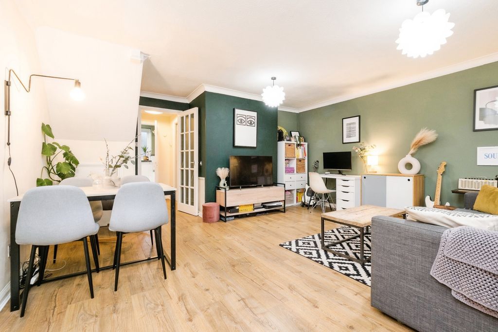 Property photo 2 of 21 Photo