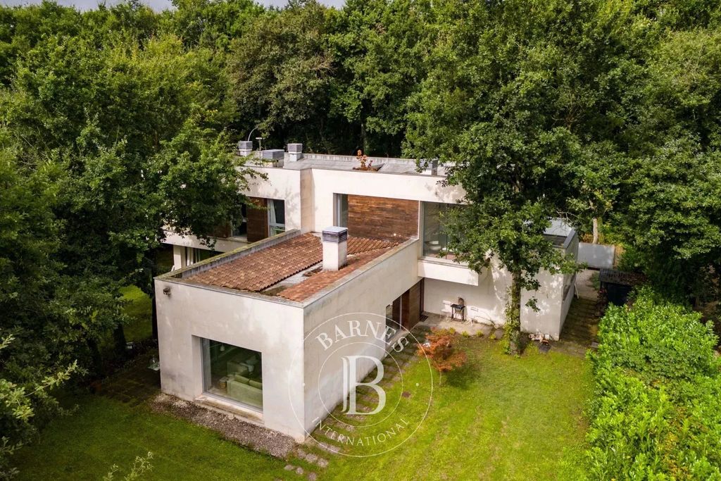 Property photo 2 of 40