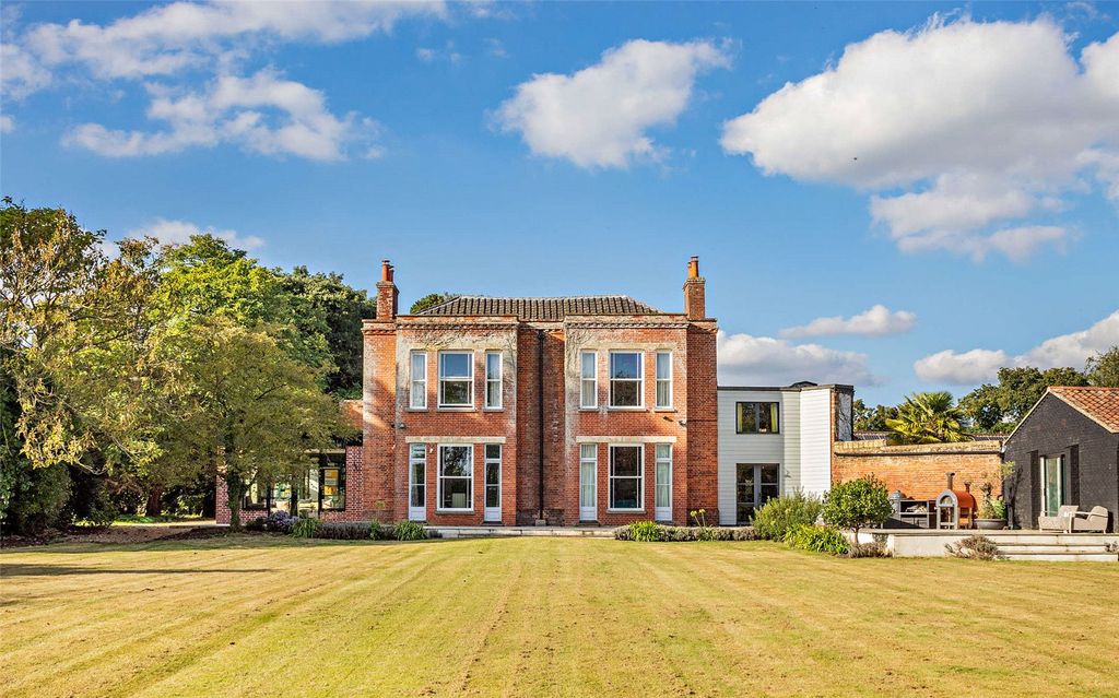 Property photo 1 of 32 The Rookery