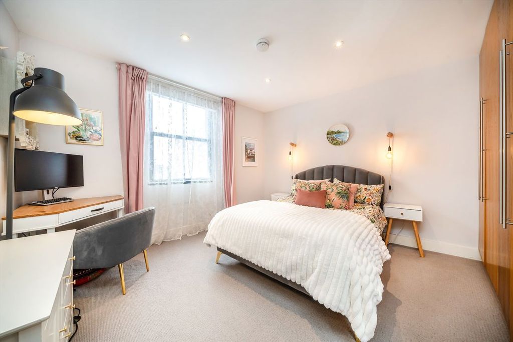 Property photo 3 of 4