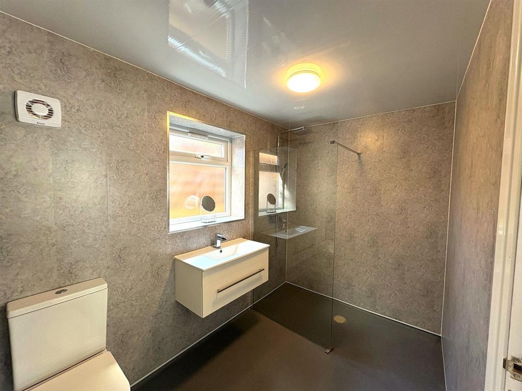 Property photo 3 of 19 Shower Room