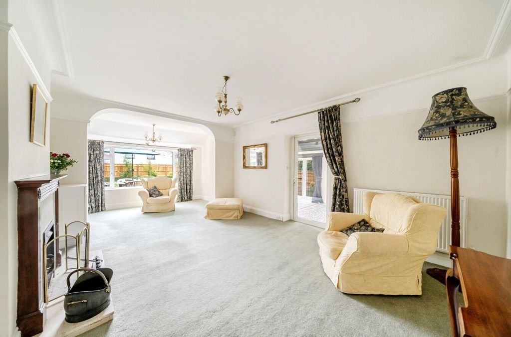 Property photo 3 of 15 Sitting Room