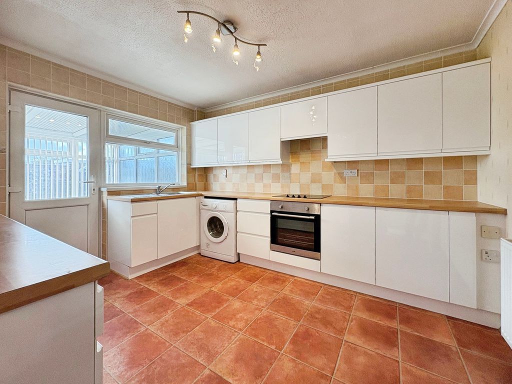 Property photo 3 of 22 Kitchen
