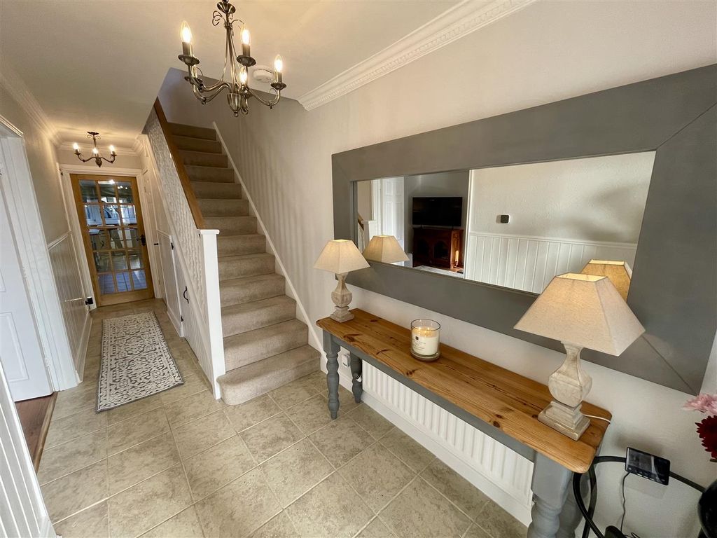 Property photo 3 of 16 Entrance Hallway