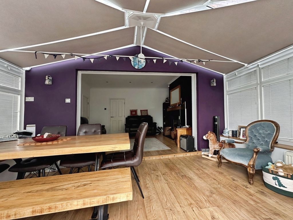 Property photo 3 of 26 Conservatory