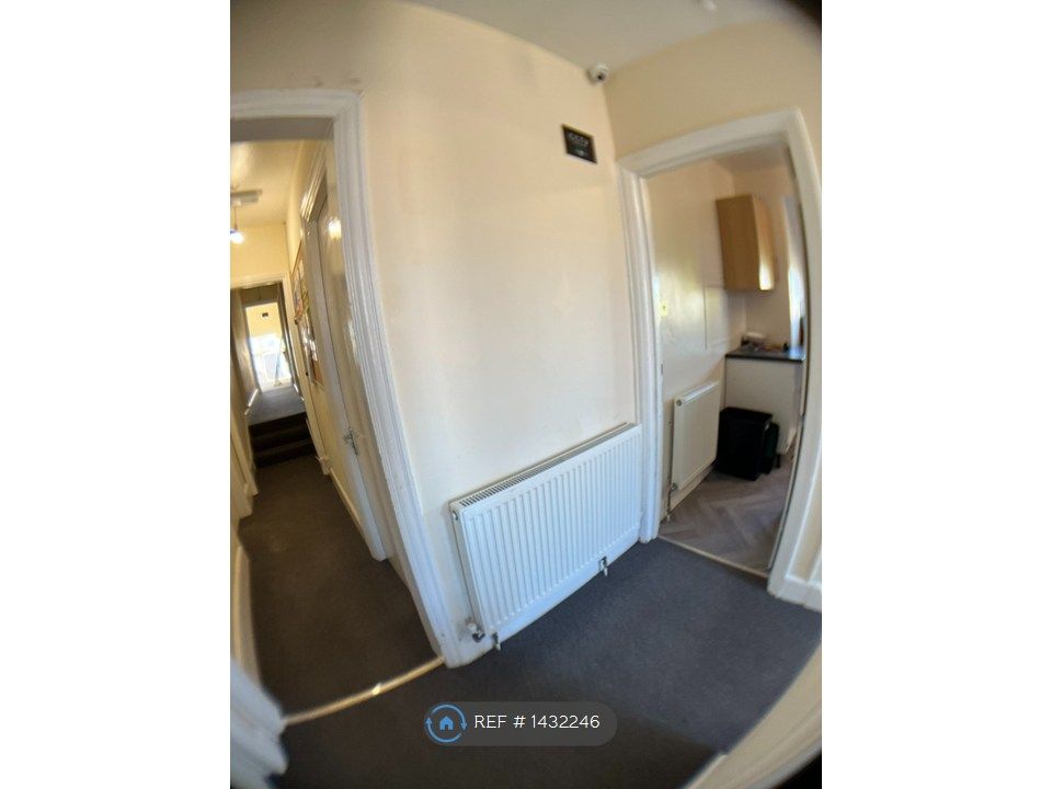 Property photo 2 of 7 Corridor