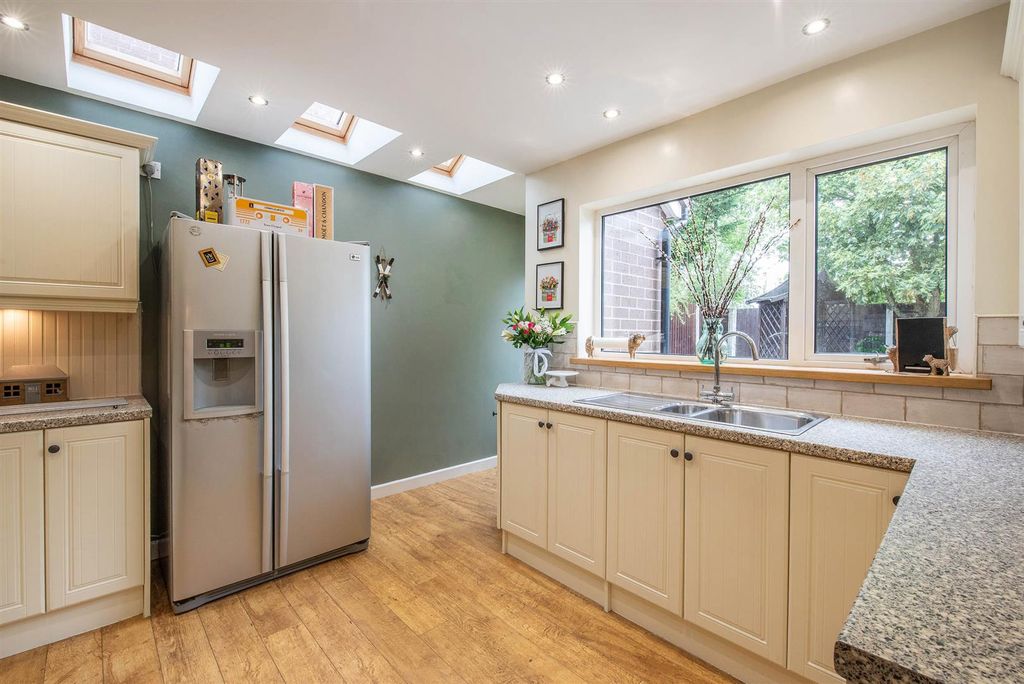 Property photo 3 of 27 Kitchen