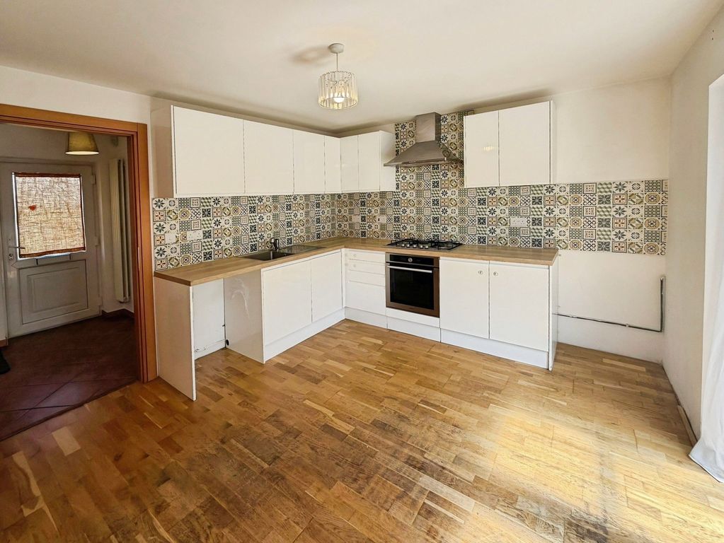 Property photo 2 of 23