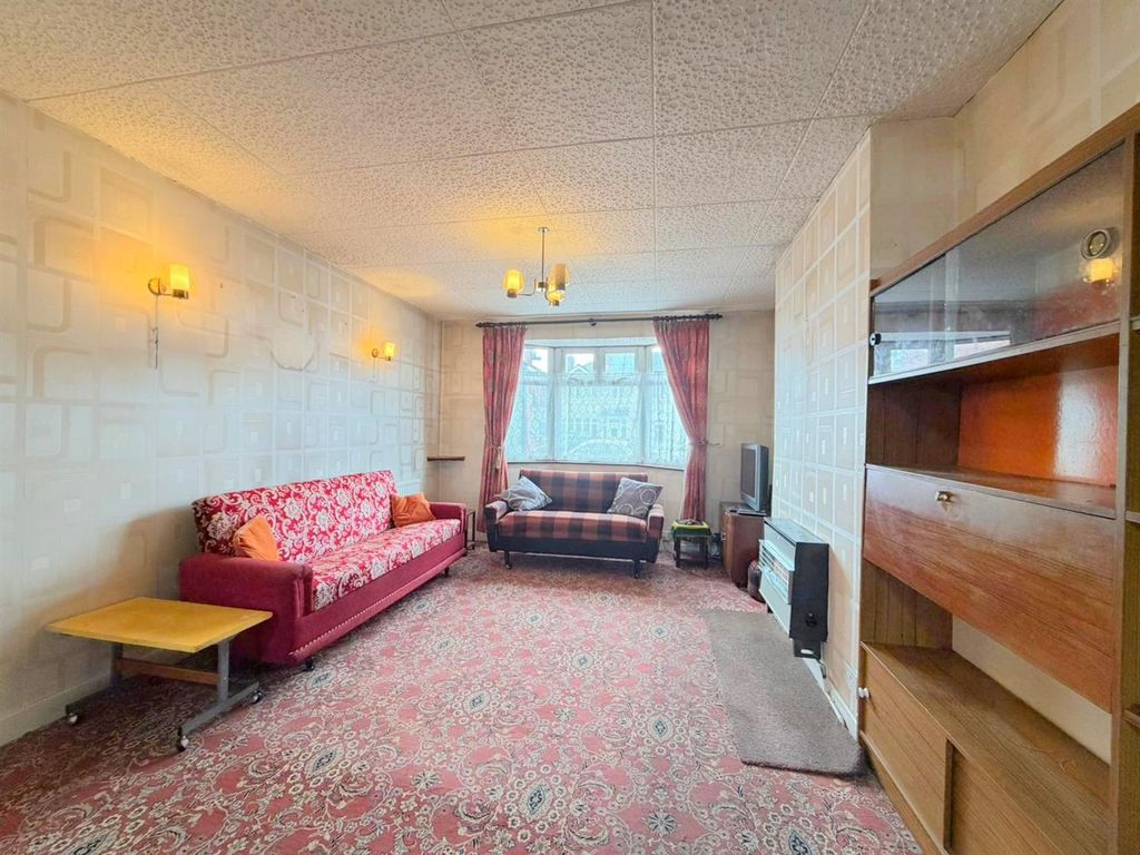 Property photo 2 of 14 Lounge / Diner