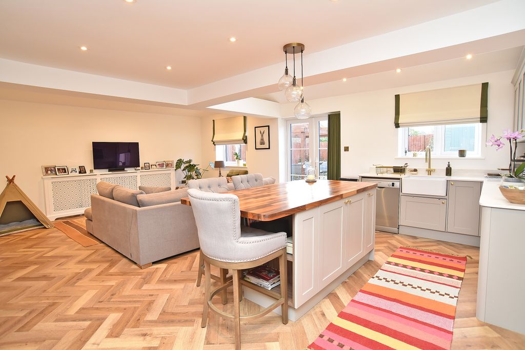 Property photo 2 of 23