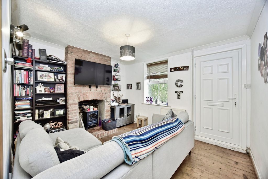 Property photo 3 of 13 Lounge