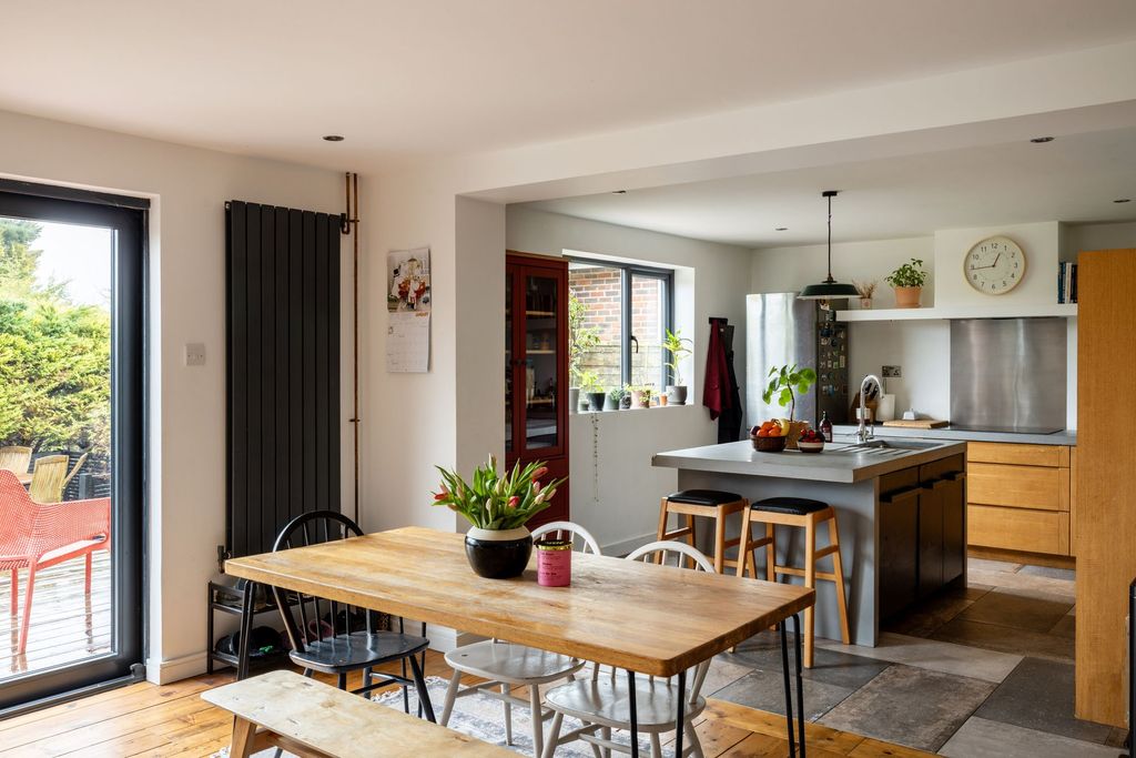 Property photo 2 of 18