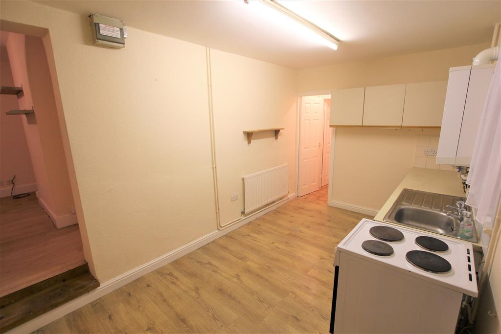 Property photo 2 of 9 Kitchen