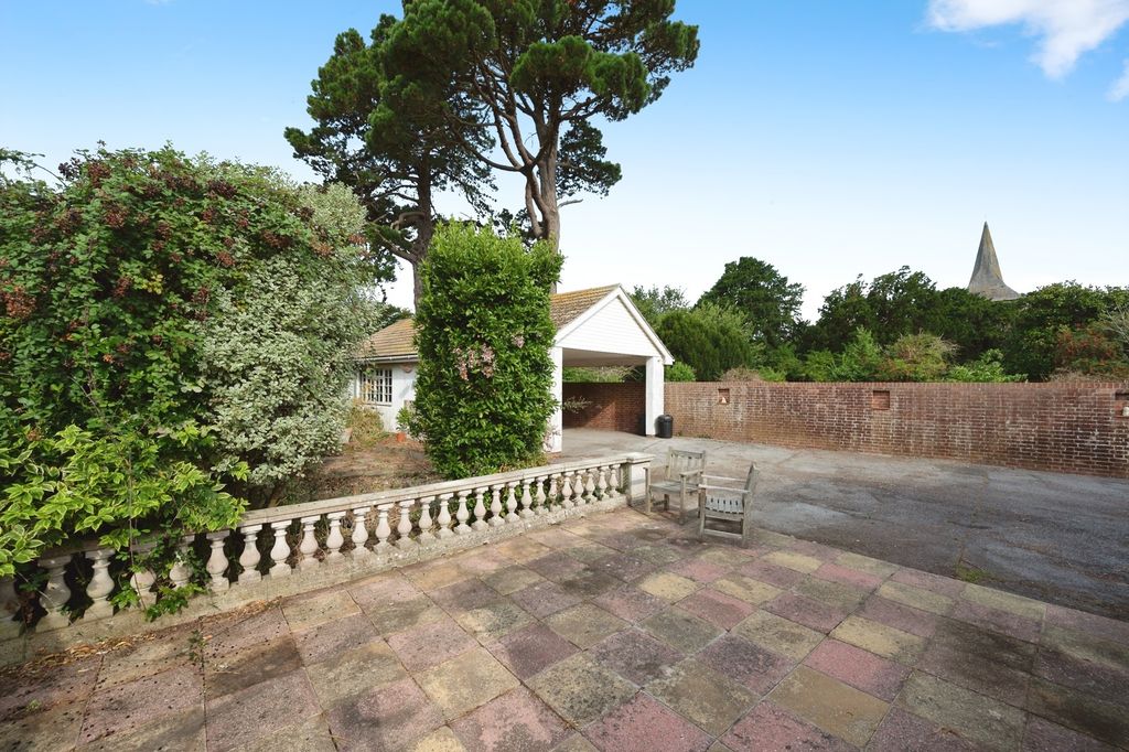 Property photo 3 of 17 Photo