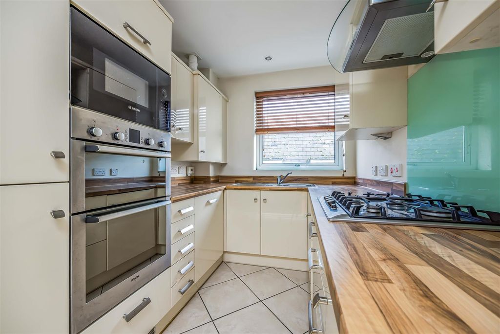 Property photo 2 of 26 Flat 11, Ashcroft Court, 60 Winchester Road, Chand