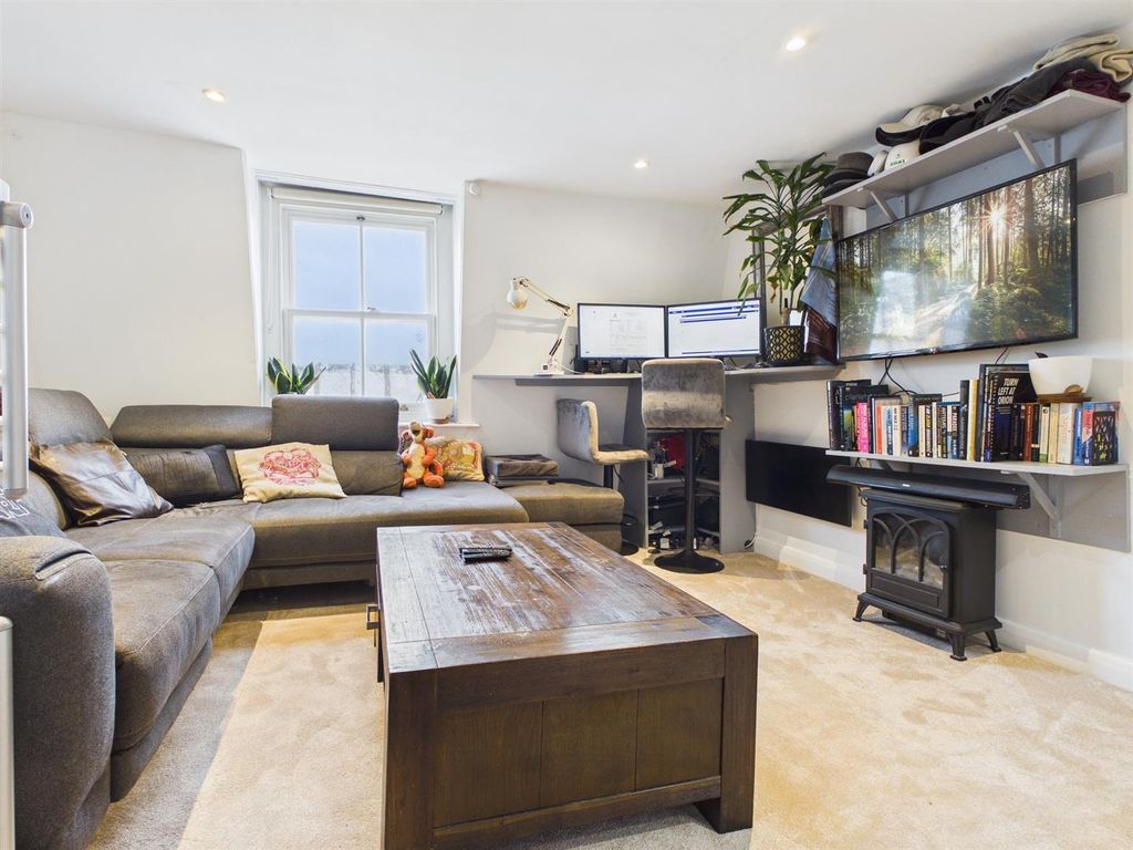 Property photo 1 of 9 Cam04311G0-Pr0112-Still001.Jpg