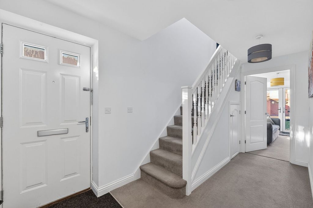 Property photo 3 of 34