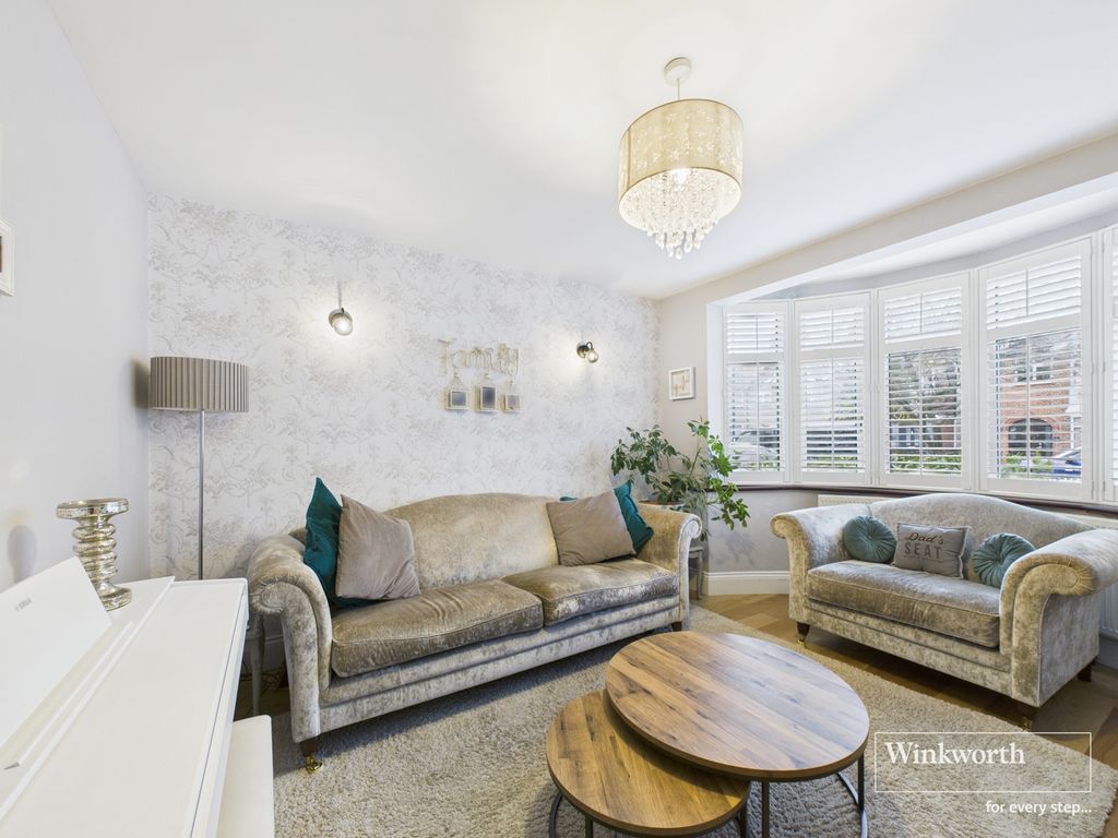 Property photo 3 of 12 Lounge