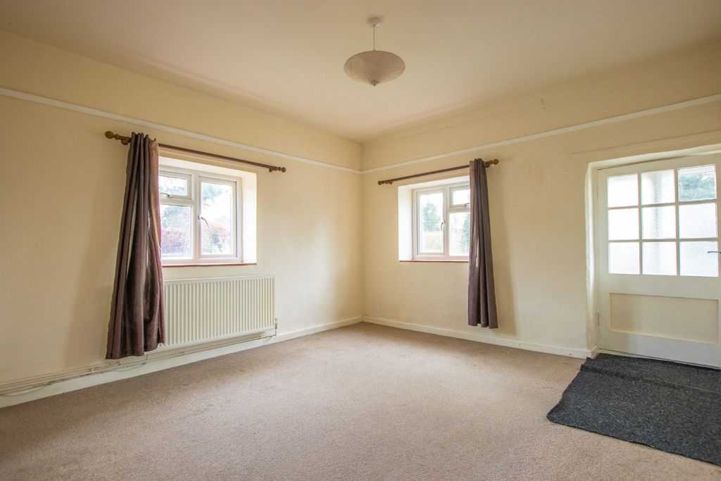 Property photo 3 of 18 4754345