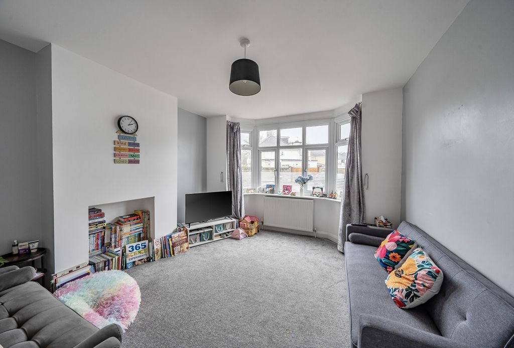 Property photo 2 of 9 1407359-2-6982040...