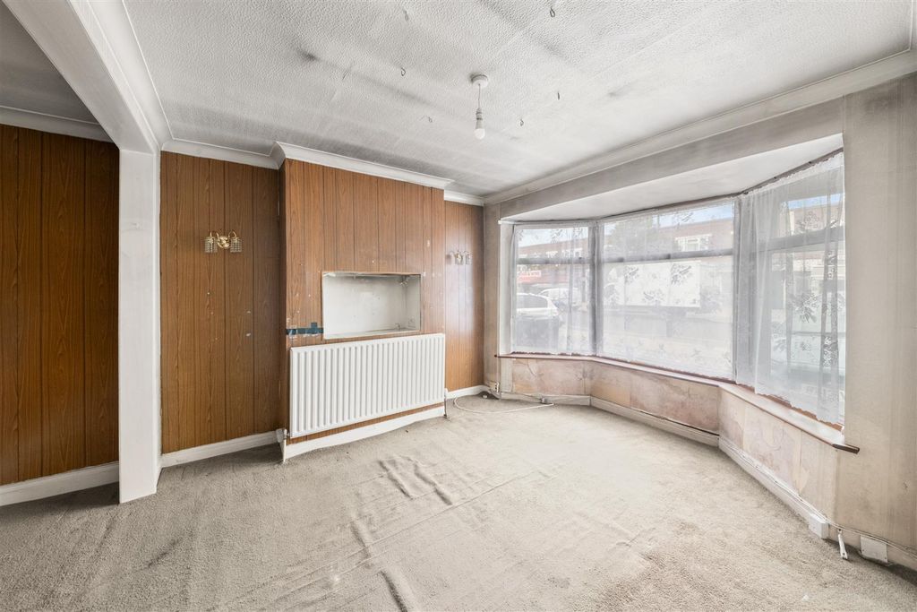 Property photo 2 of 19 1