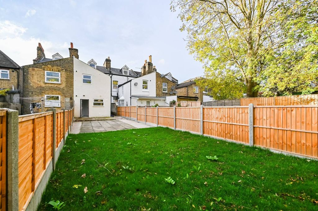 Property photo 3 of 18