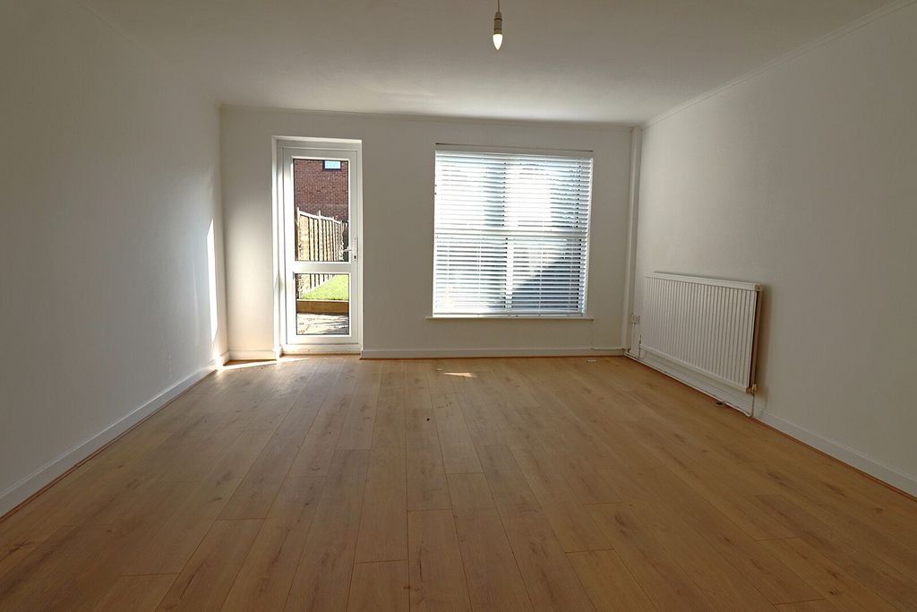 Property photo 2 of 10 Lounge