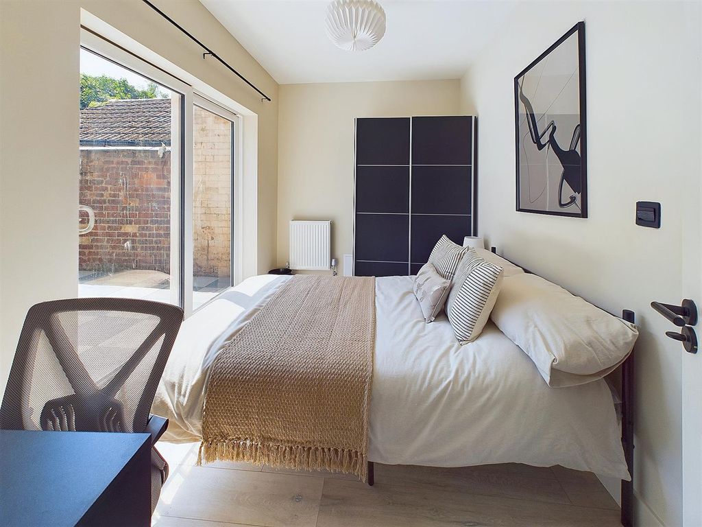 Property photo 1 of 10 Cam03736G0-Pr0017-Still033.Jpg