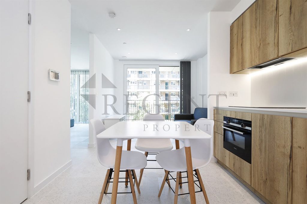 Property photo 3 of 11 Kitchen