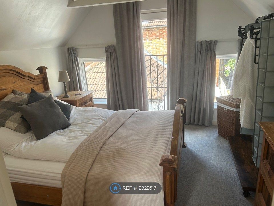 Property photo 2 of 8 Bedroom