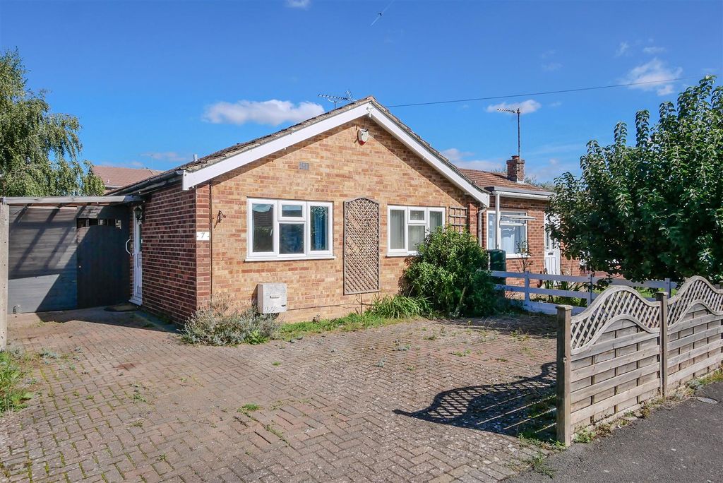 Property photo 1 of 12 Approach