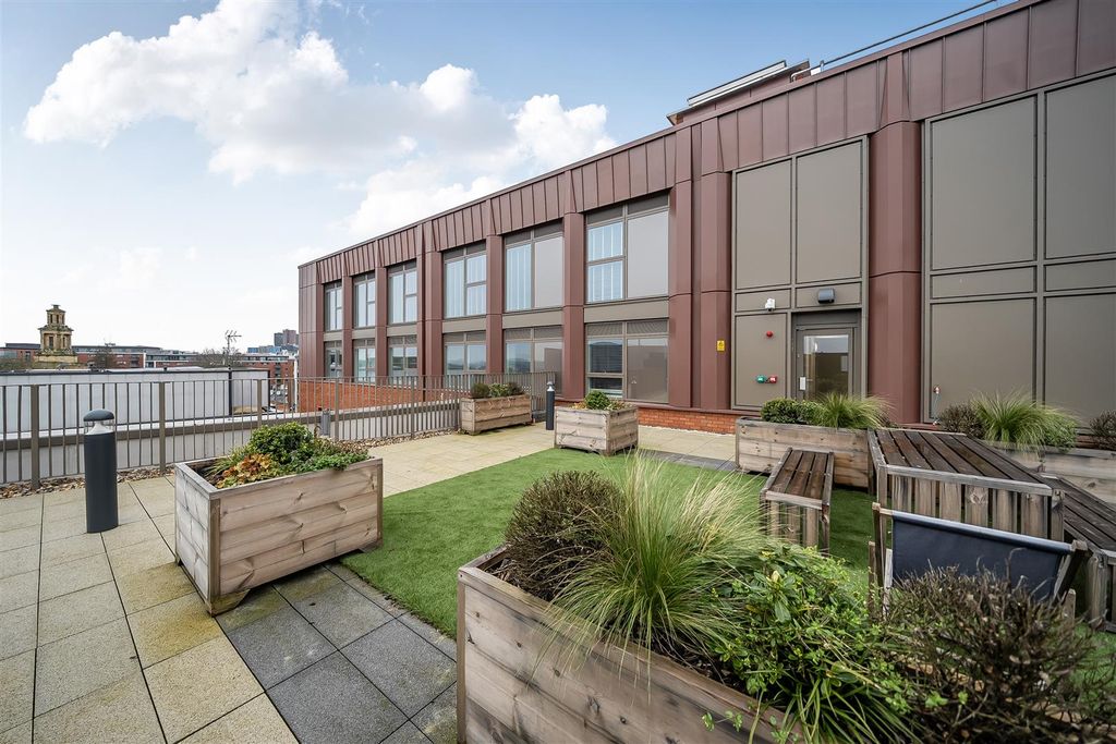 Property photo 2 of 15 1424430-8-69Aae72742571.Jpg