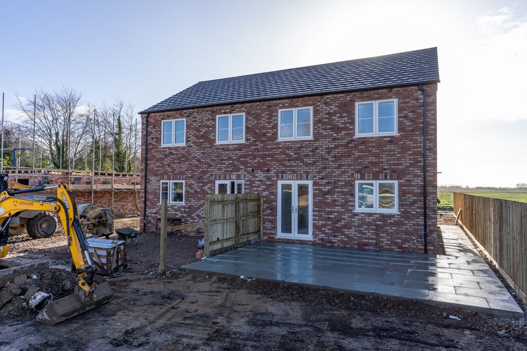 Property photo 2 of 28