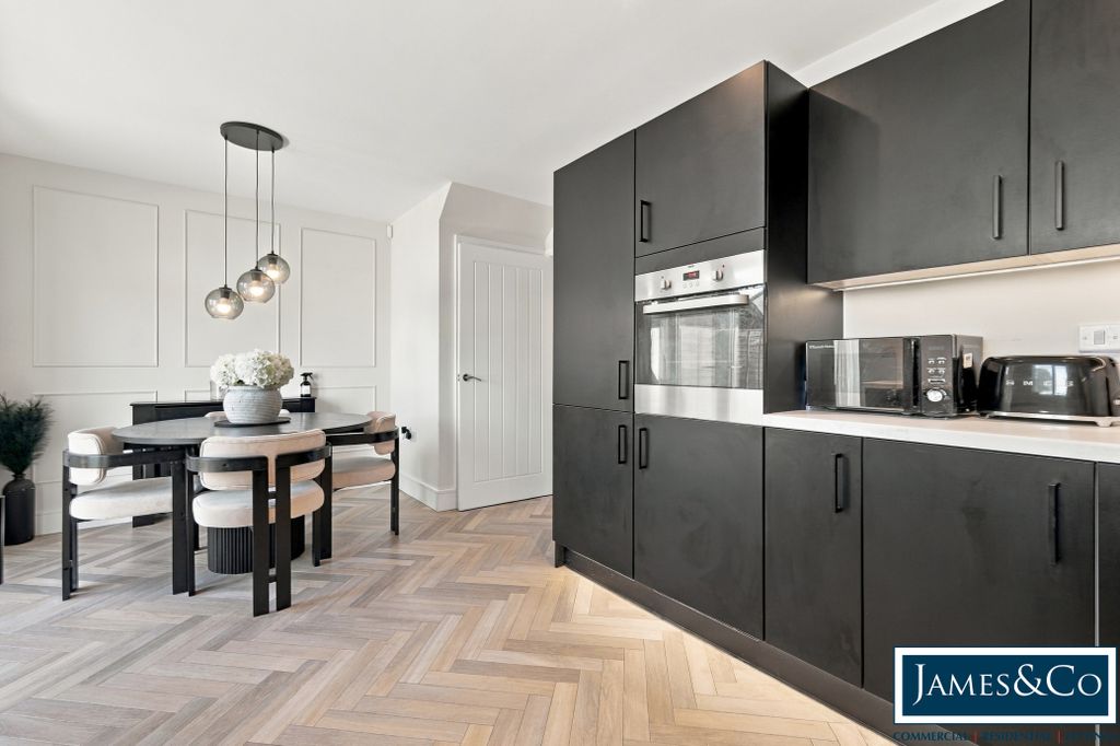 Property photo 3 of 16 11Hdf