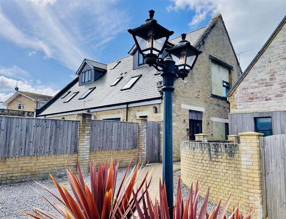 Property photo 1 of 28 9 Old School Mews - Vendor Photo.Jpg