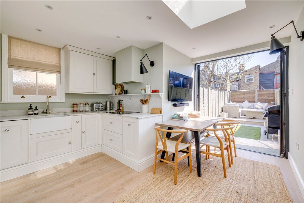 Property photo 1 of 22 Picture No. 02