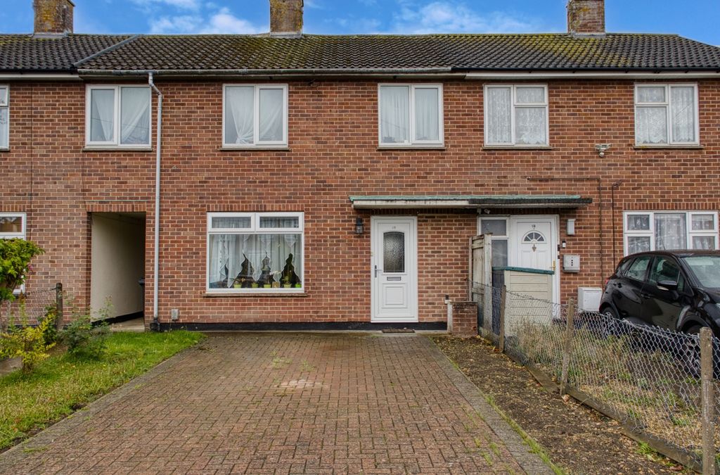 Property photo 1 of 13 Front - Ewemove Swindon South