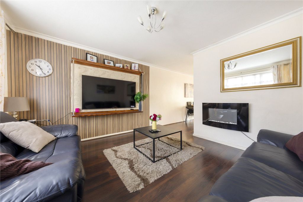 Property photo 2 of 23 Picture No. 17