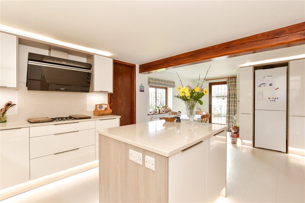 Property photo 3 of 26 Kitchen/ Breakfast Area