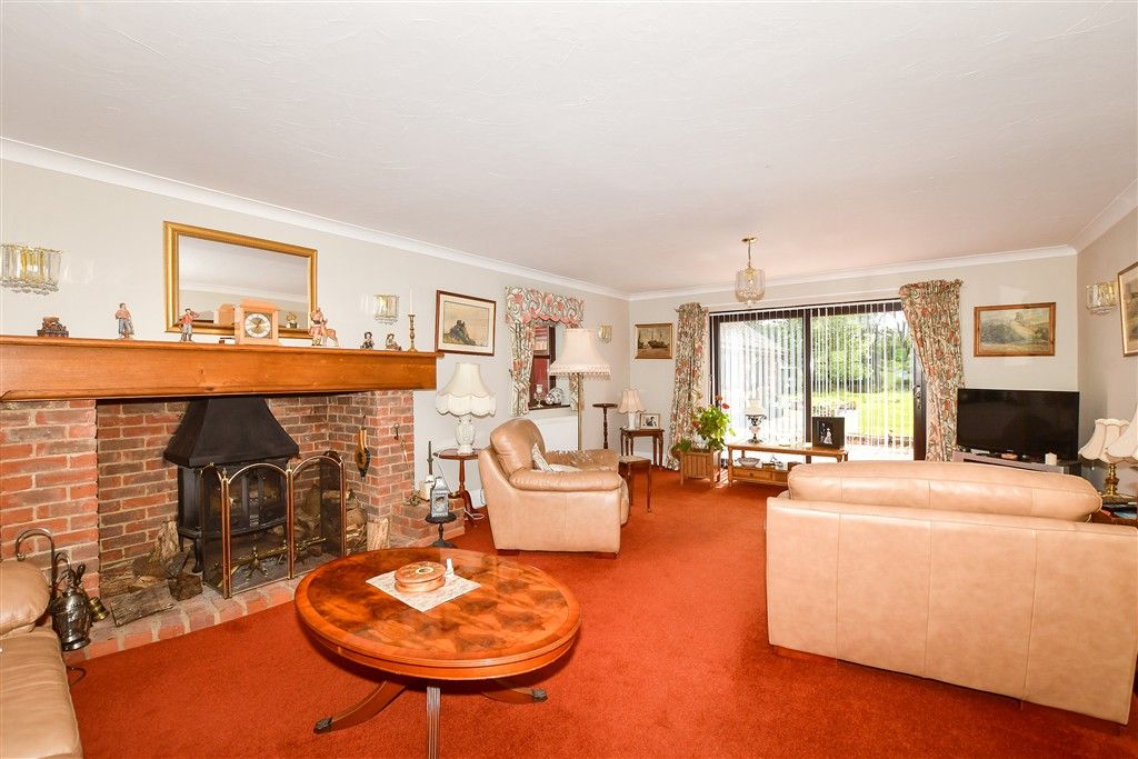 Property photo 1 of 14 Lounge