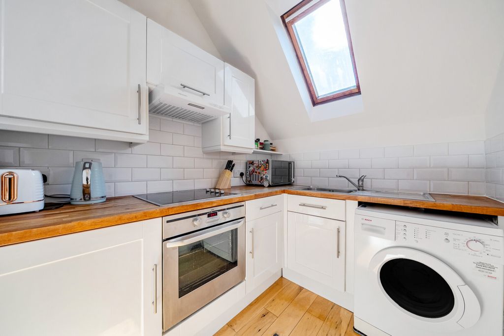 Property photo 3 of 9 Kitchen