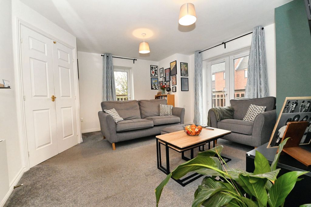 Property photo 3 of 12