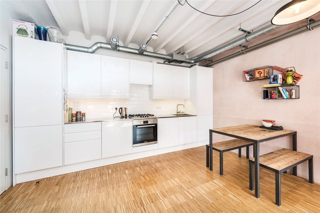 Property photo 2 of 7 Kitchen