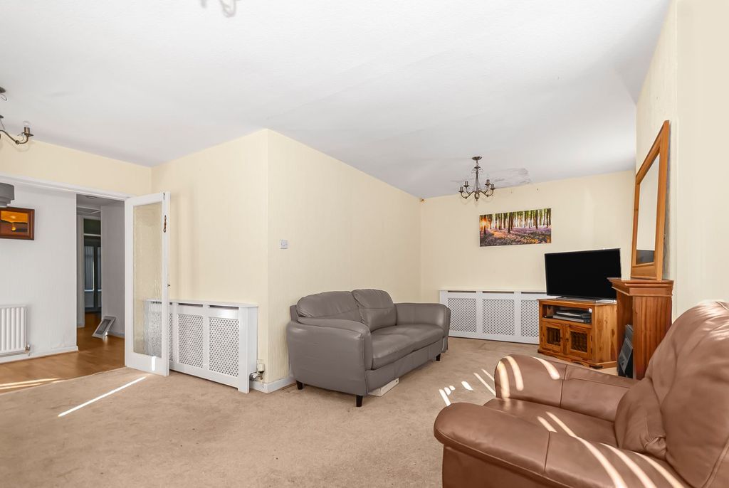 Property photo 3 of 27